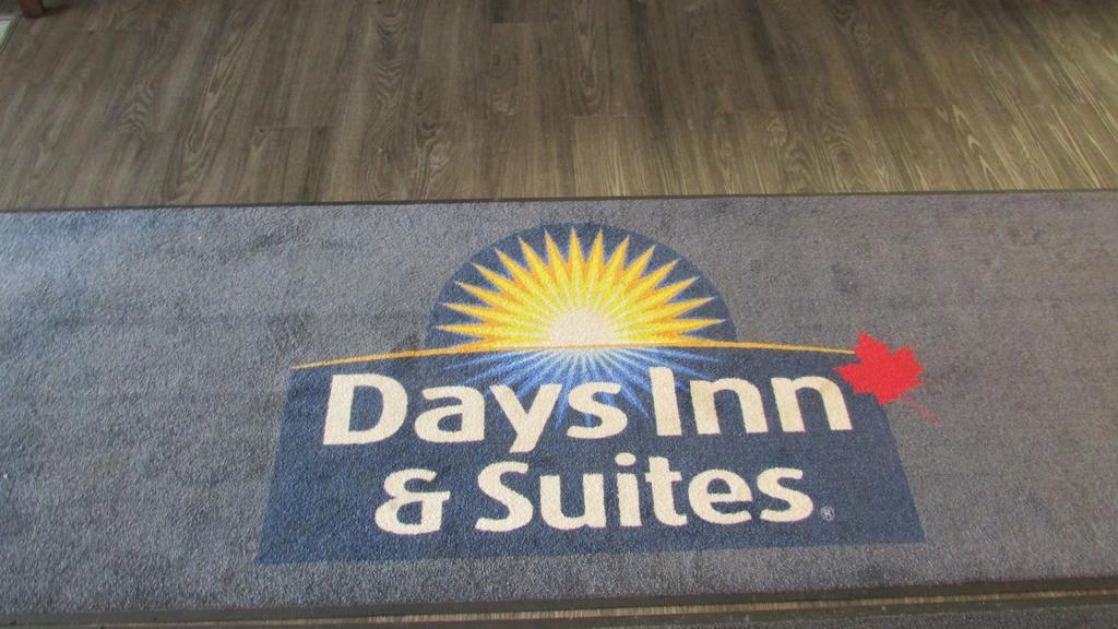Days Inn & Suites By Wyndham Brooks Esterno foto